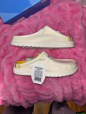 Wally Slip Resort Mens White Canvas Slip-On Shoes